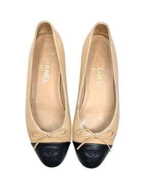 Chanel Ballet Flat Ballerina Two Tone Beige Tan Black CC Logo Cap Toe 38.5 | 8